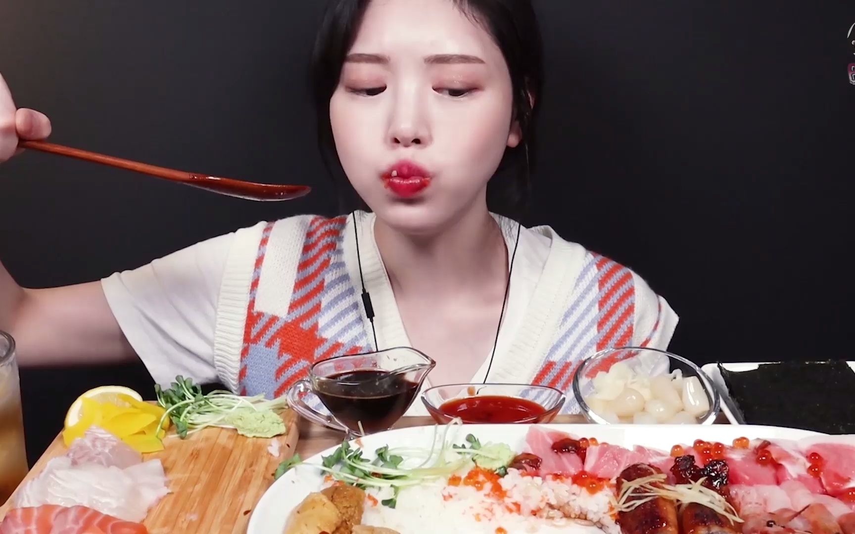 【boki】吃播 厚实的三文鱼,金枪鱼,虾,鳗鱼盖饭搭配生鱼片