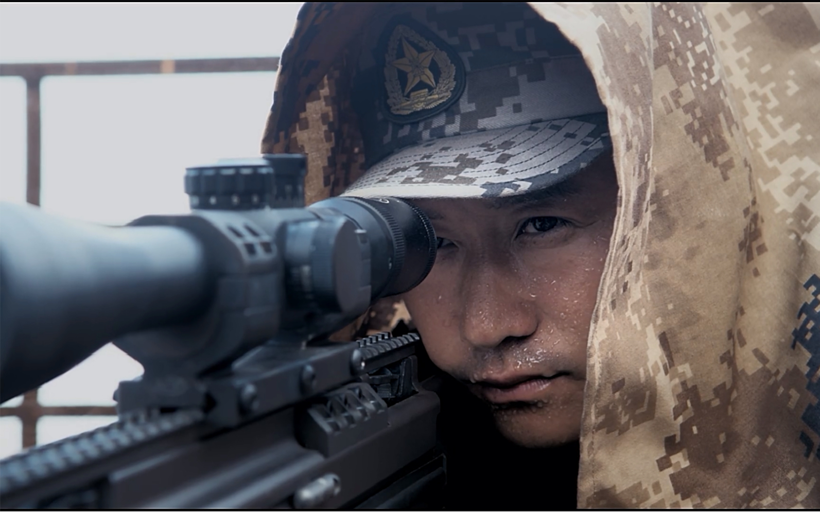 三岁就开始喝酒12岁偷看女生洗澡17岁就.看吴京演绎战狼传奇