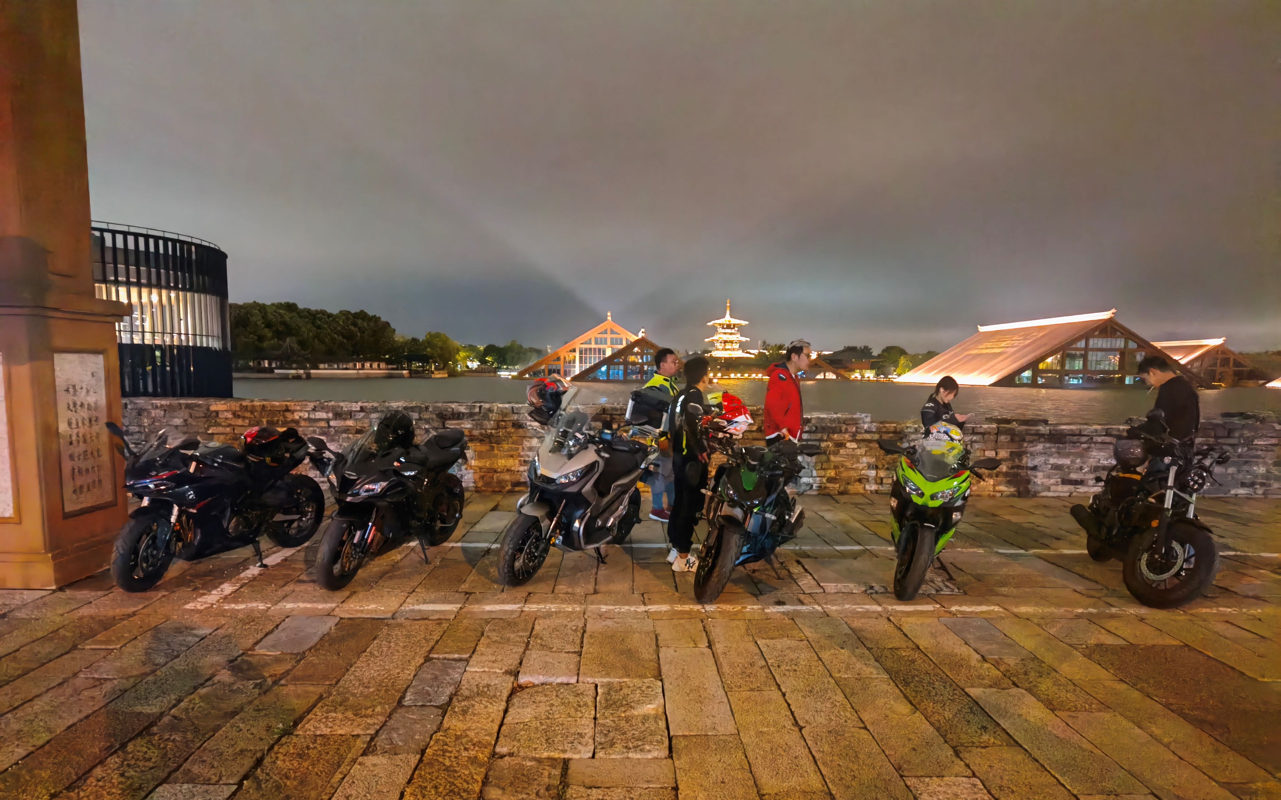 上海-摩托车夜间骑行-cm500