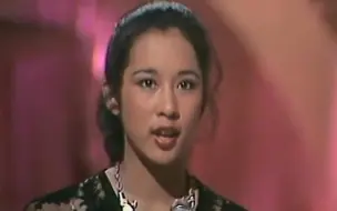 Video herunterladen: 1977香港小姐朱玲玲，这一口流利的英文，有颜有能力