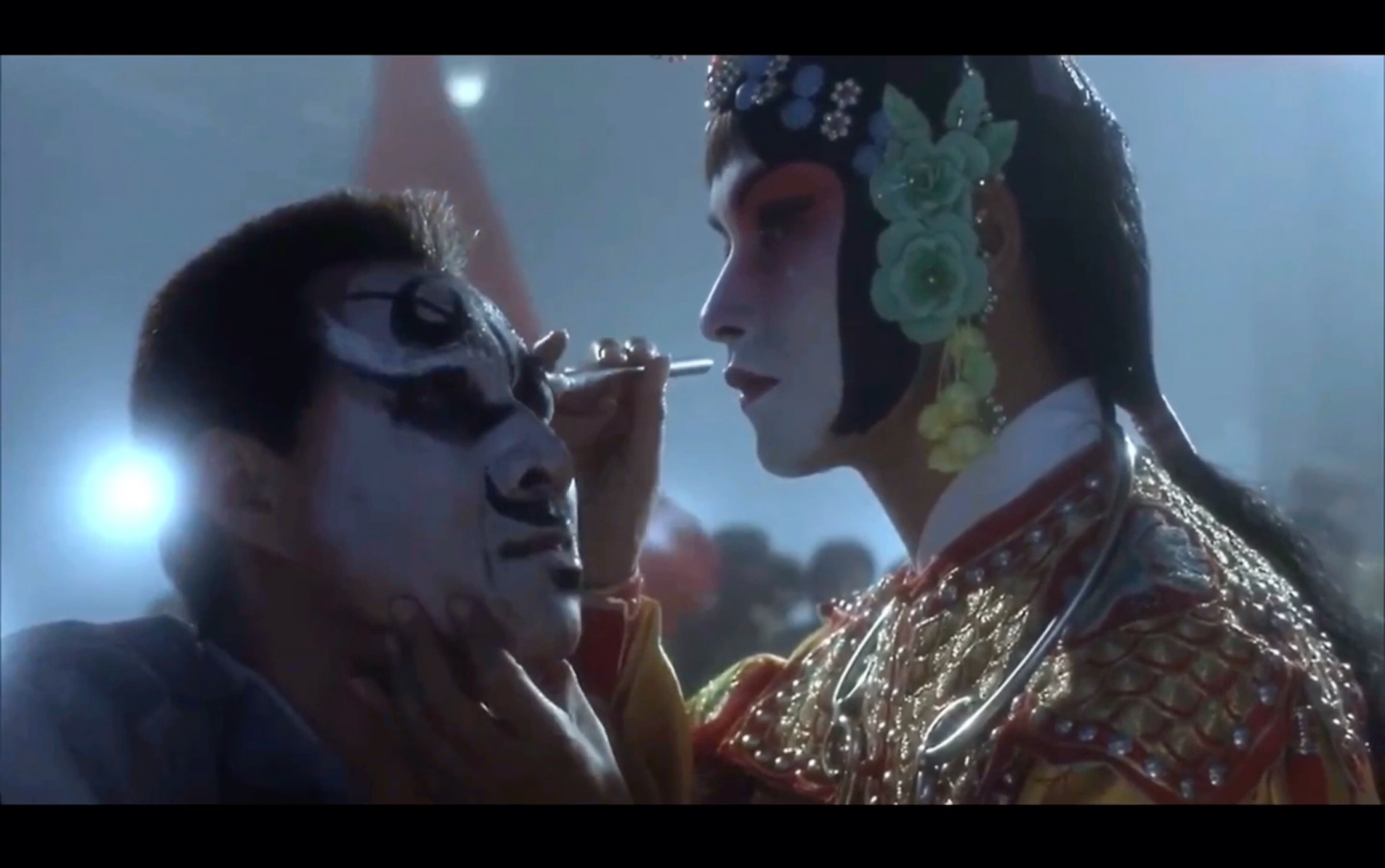 「霸王别姬 张国荣 陈凯歌」批斗时程蝶衣为段小楼勾脸