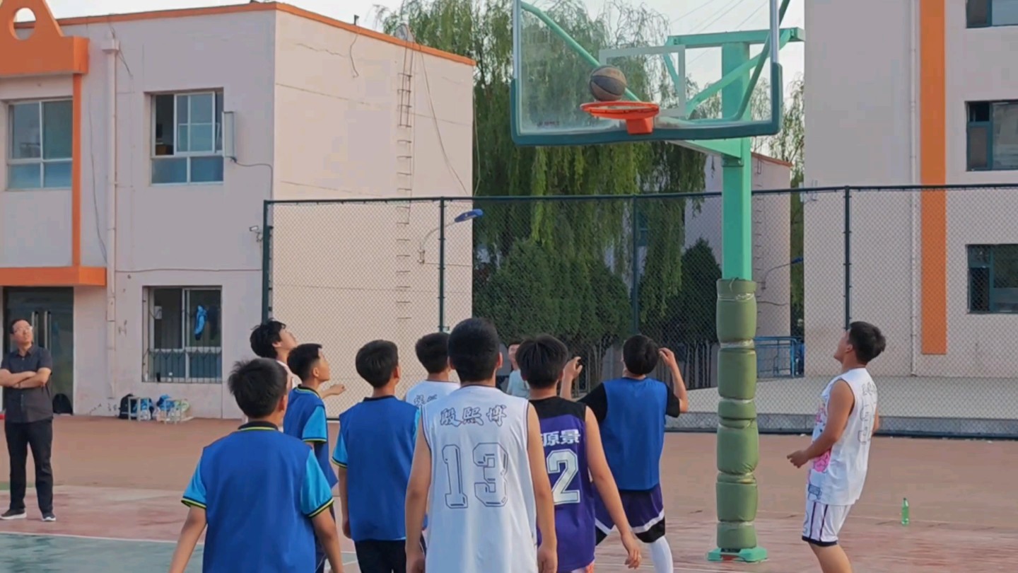 西关中学2024七年级篮球春季联赛集锦-06