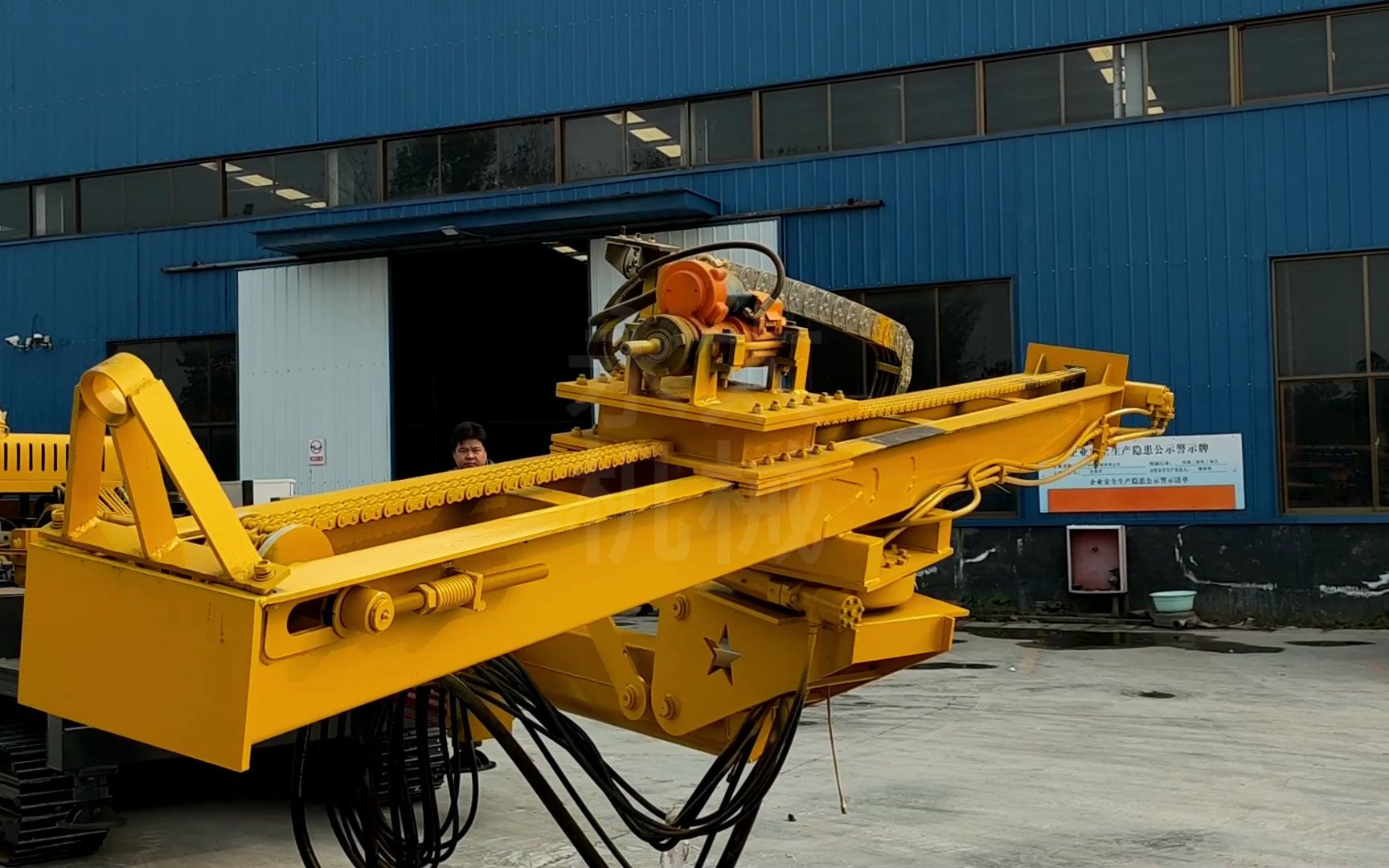 钻机头细节隧道钻机360度自由旋转隧道施工钻孔爆破孔打孔机