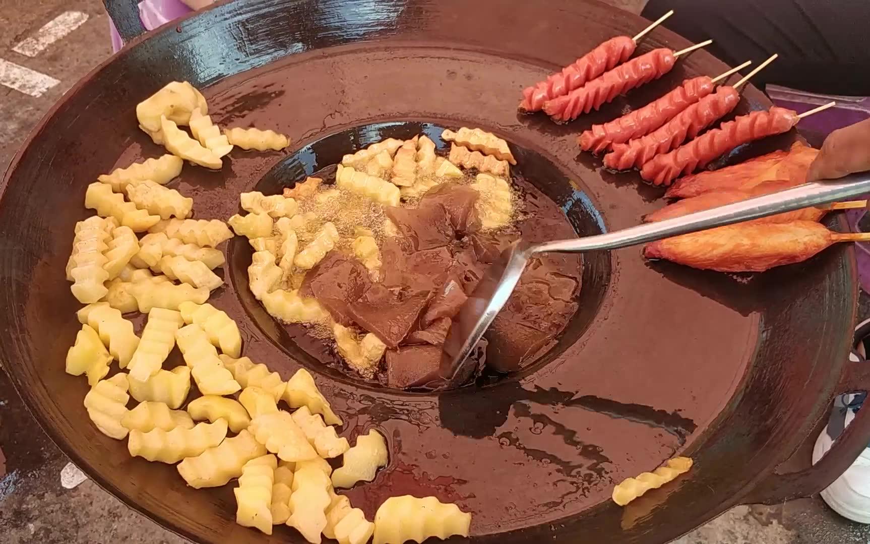 重庆小伙第一次吃云南烙锅这味道吃过一次就忘不了