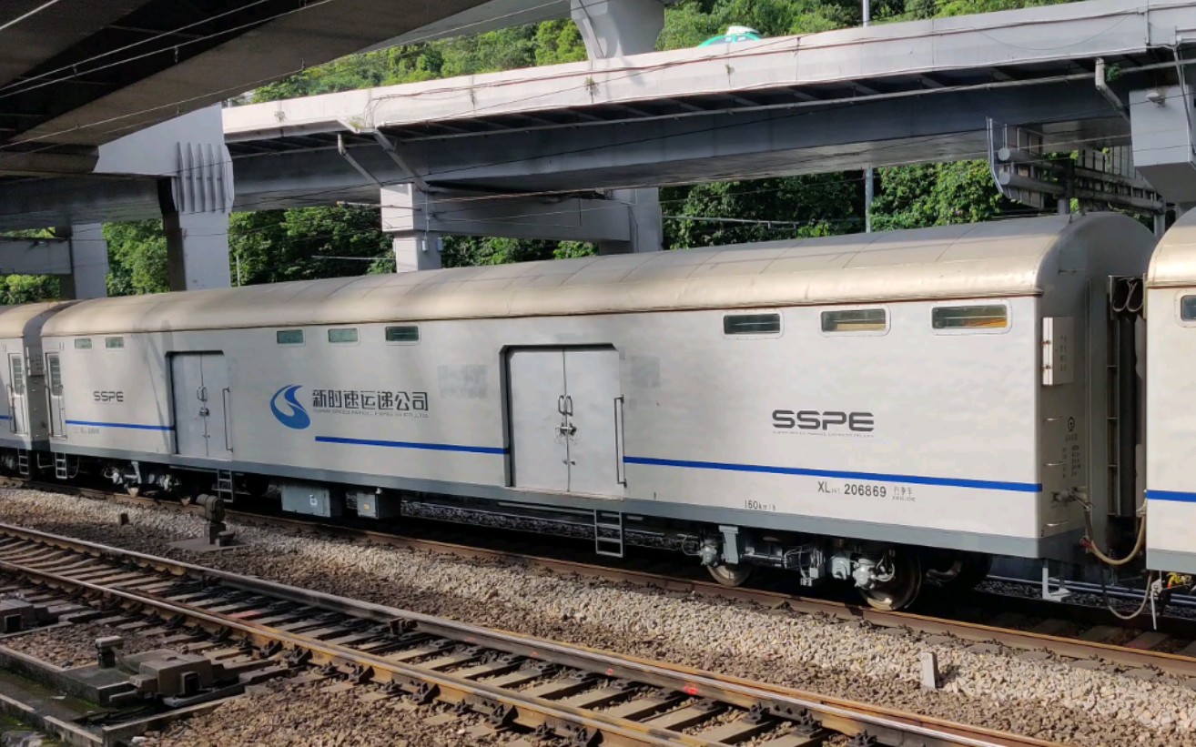 铁路随拍又见京广新时速x104石龙黄村通过广深线射击场道口本务广铁广
