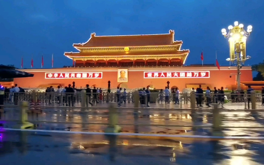 每次路过天安门都无比激动,愿祖国母亲越来越繁荣强盛!