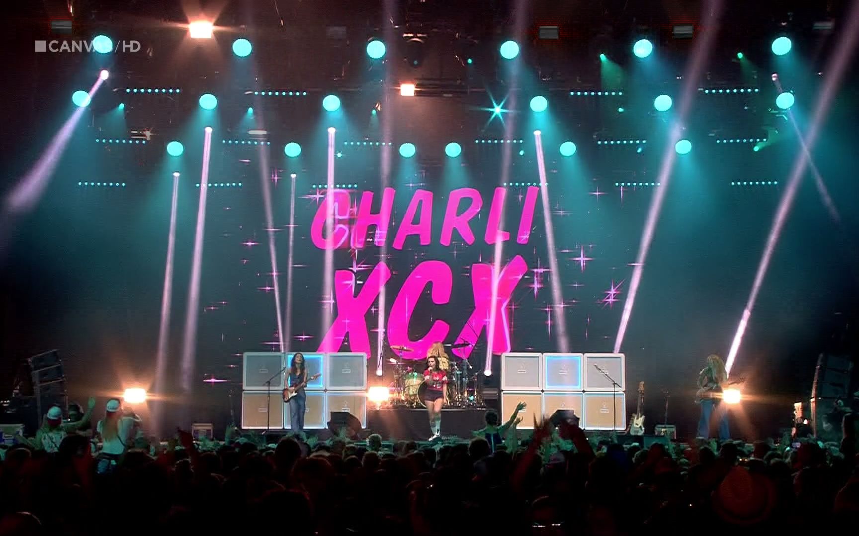 [图]Charli XCX - I Love It (Pukkelpop 2015)