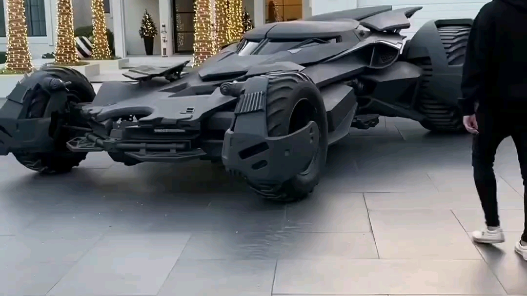 现代版蝙蝠侠战车,太炫酷了