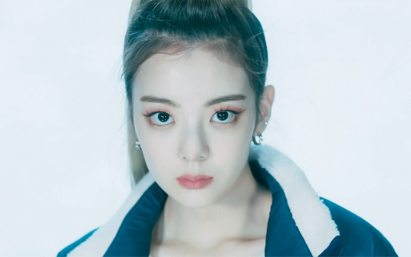 硬照天才崔智秀又在用冷脸鲨人|阿迪达斯adidas x itzy lia_哔哩哔哩