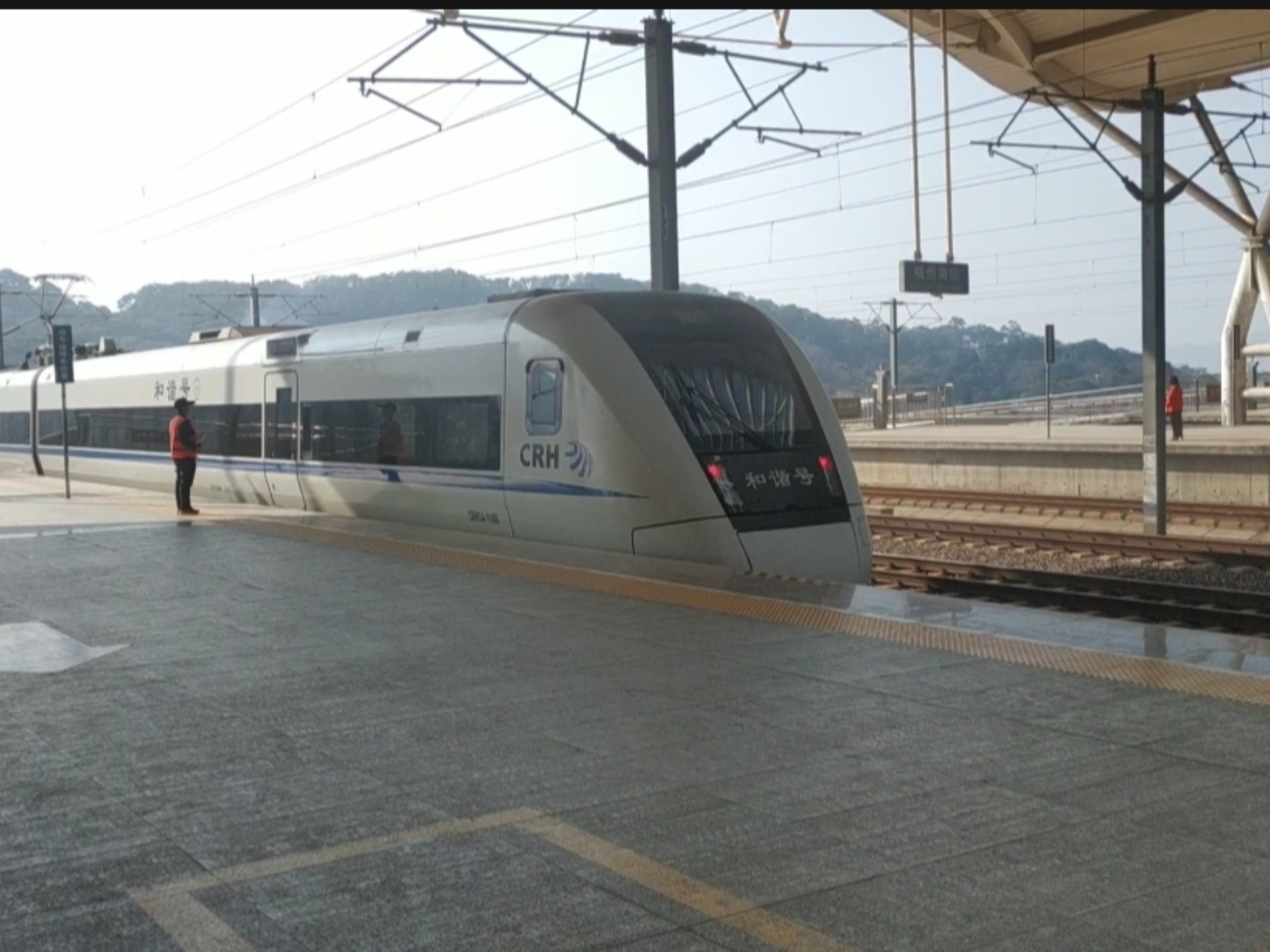 d6591次列车暴力加速驶出福州南站,南局福段crh1a