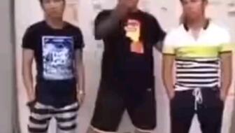 来，小亮给他整个活