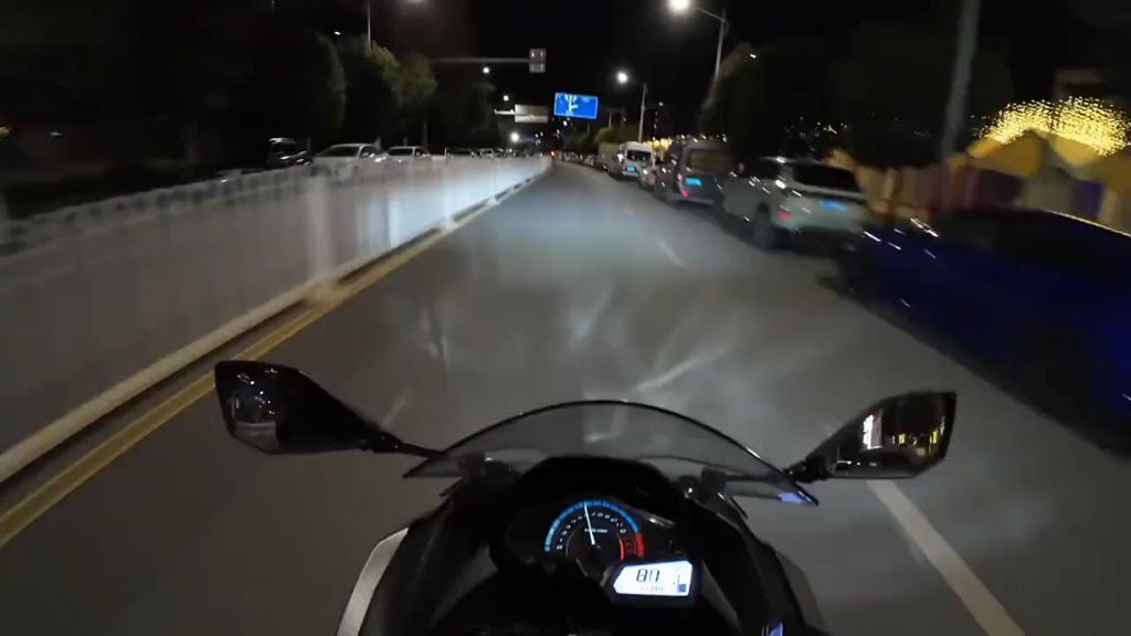 警察：有时候我也真的想报警海报