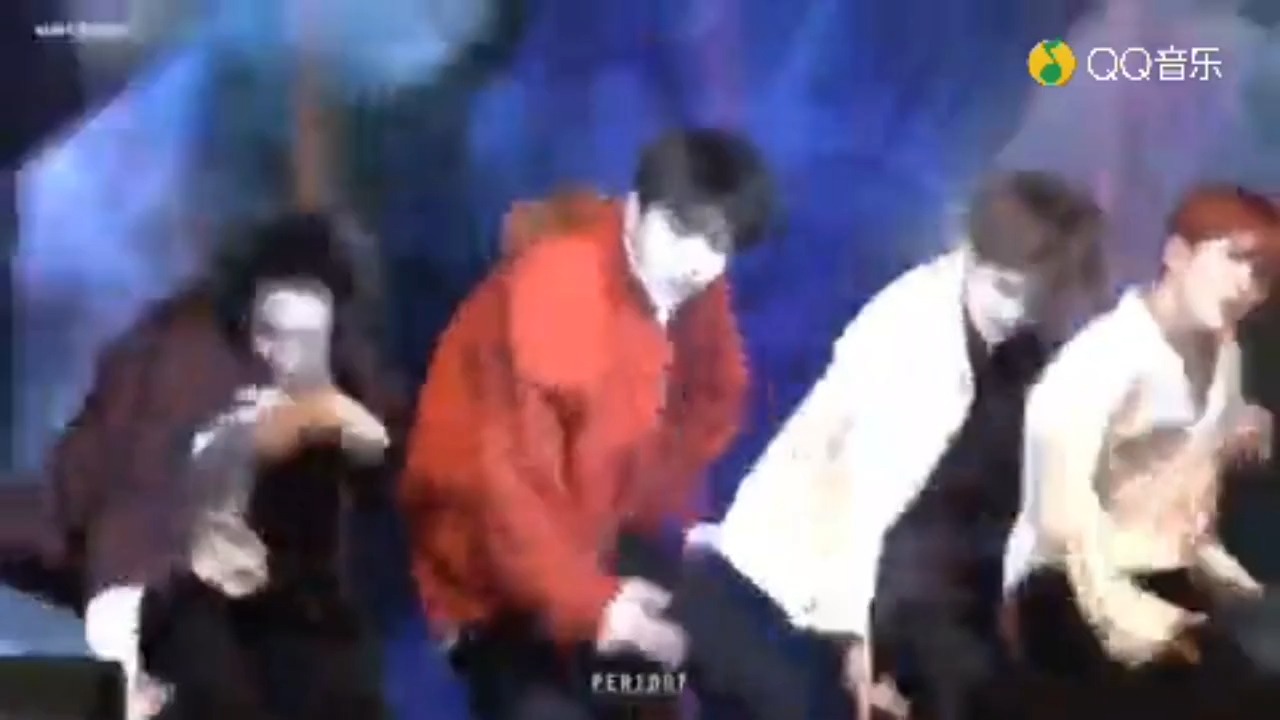 17岁的蔡徐坤!在前组合swin-s表演现场曝光,撩起人来很强势!