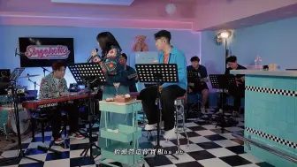 Download Video: 瀟灑 Live Version - 鄧小巧 Tang Siu Hau