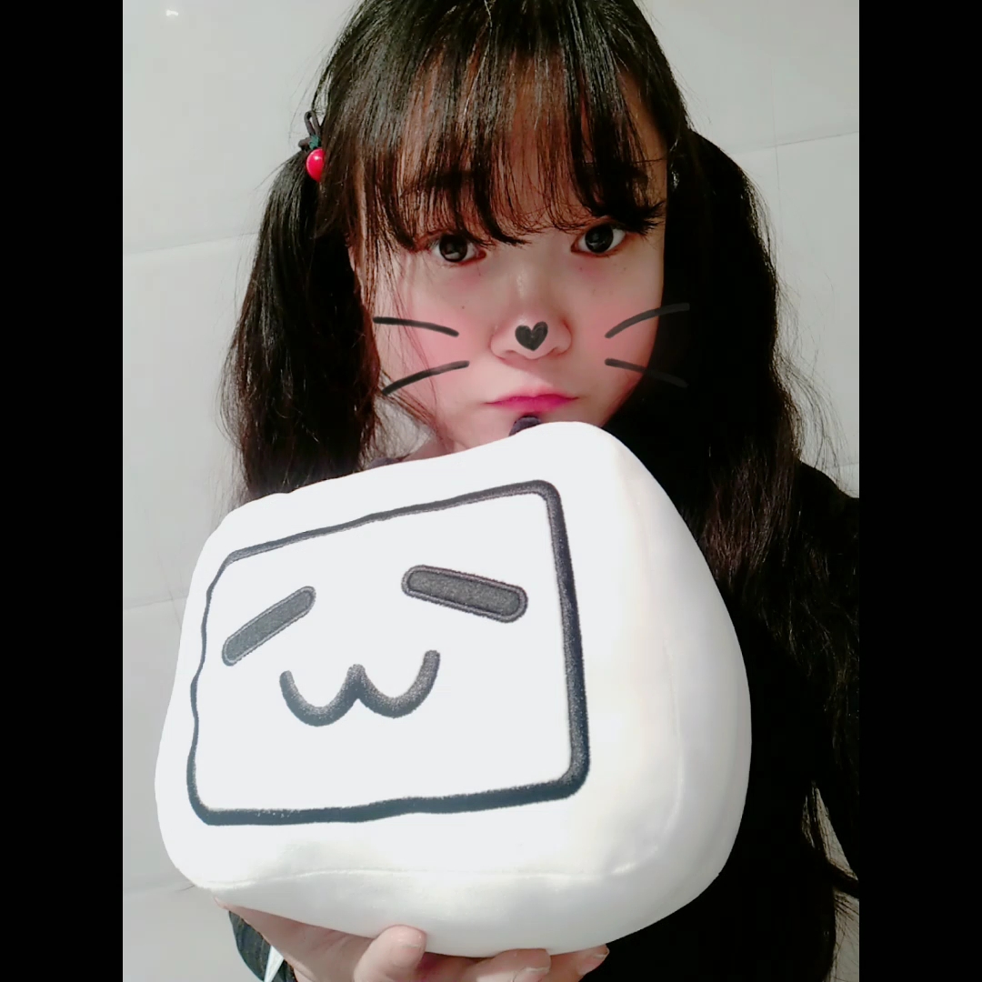 小电视很爱啊  bilibili干杯  第一次中奖也