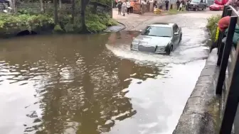 Télécharger la video: 沃尔沃这姿态帅爆了