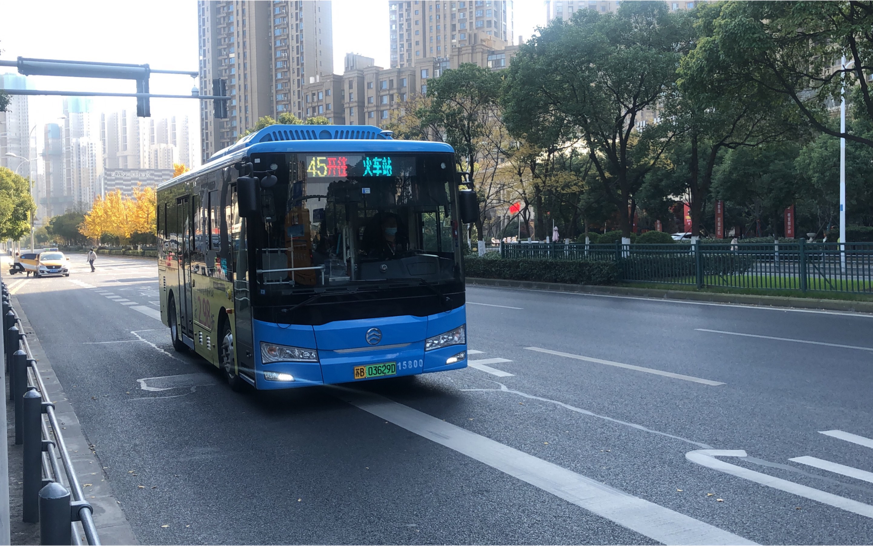 (新车首发)无锡公交25路与45路庆丰桥进出站_哔哩哔哩_bilibili