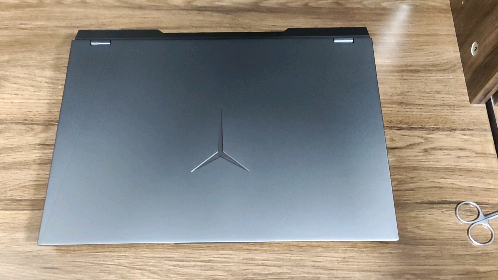 10月1号冲的拯救者r9000p3070翻车了,右侧出风口有异响!