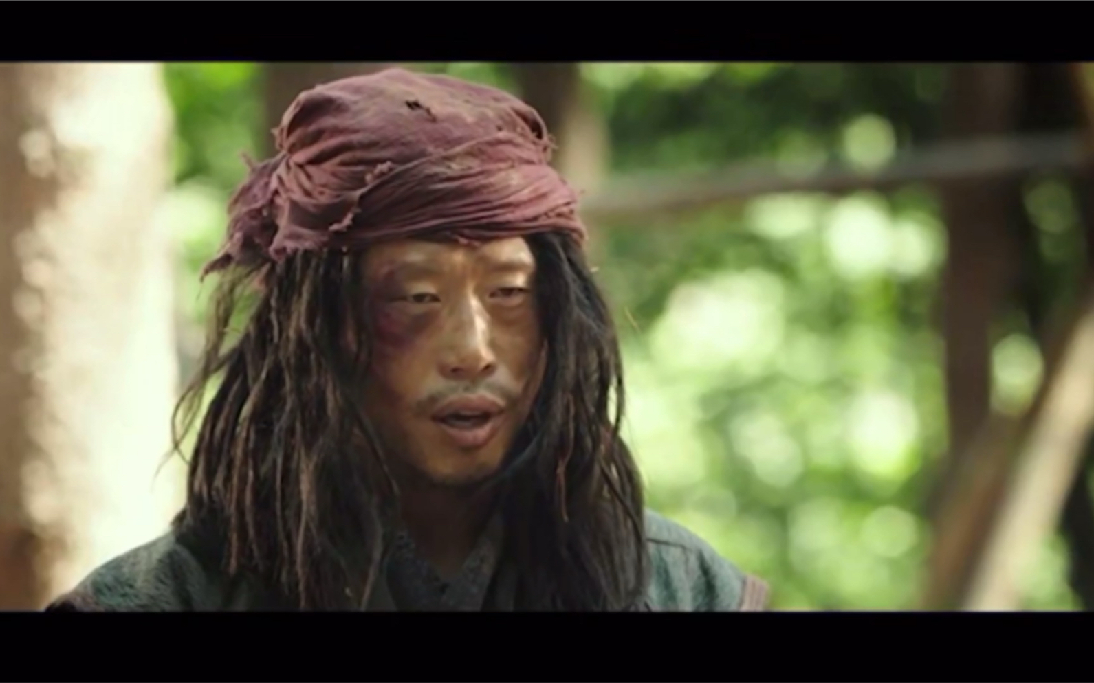 韩剧:海盗带简历入伙山贼,猪队友行为坑惨自己的老大,太搞笑了!