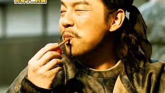 唐朝的柿子用吸管喝，羊肉用水盆装