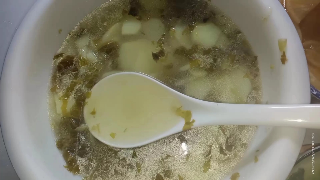 盐菜土豆汤图片