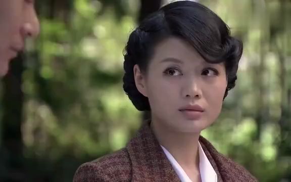 孤雁美女特工被人跟踪当场展现自身功夫只是对面有手枪