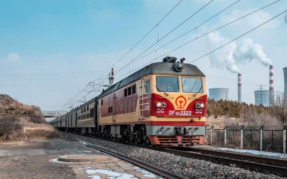 集通大段df4d3323牵引客车k996次集通上行正线通过,集宁站接近