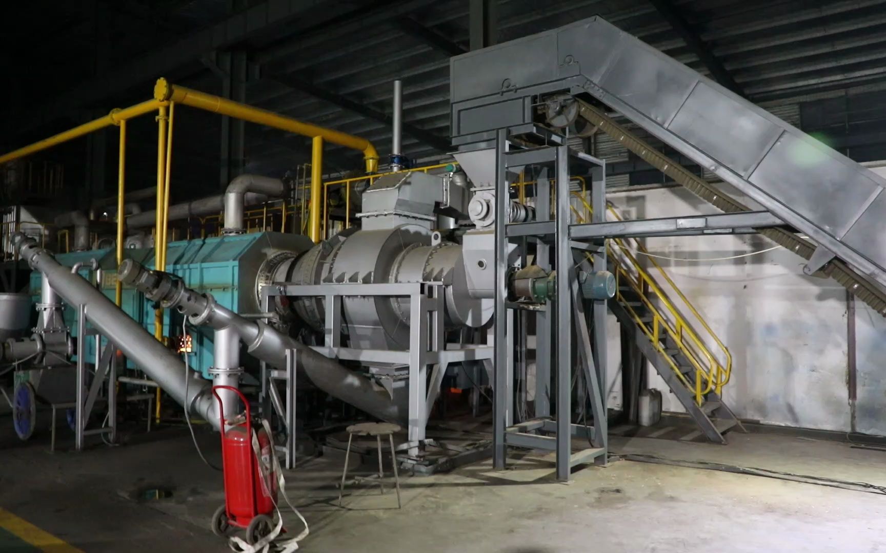 园林树枝木材废料使用连续工艺碳化炉加工木炭