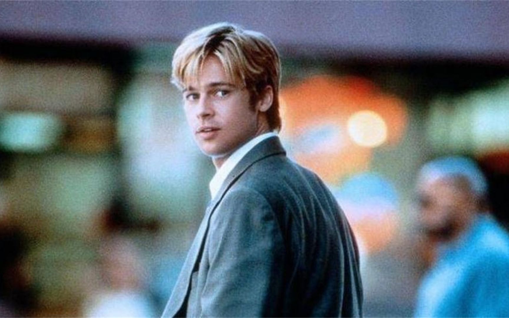 我爱上一个人,所以频频回头!布拉德皮特《第六感生死缘》转身走