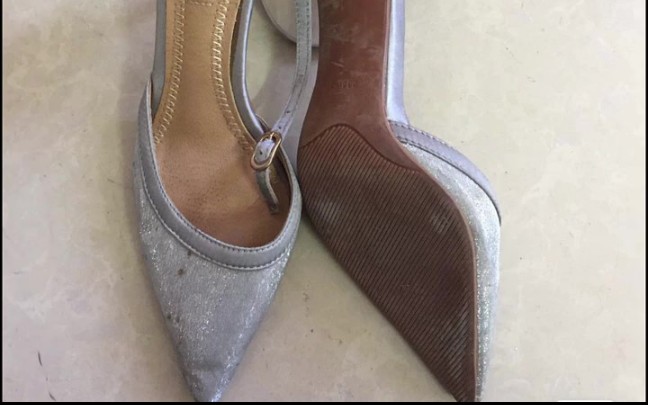 闲置的高跟鞋,好像记得很臭脚就很少穿了