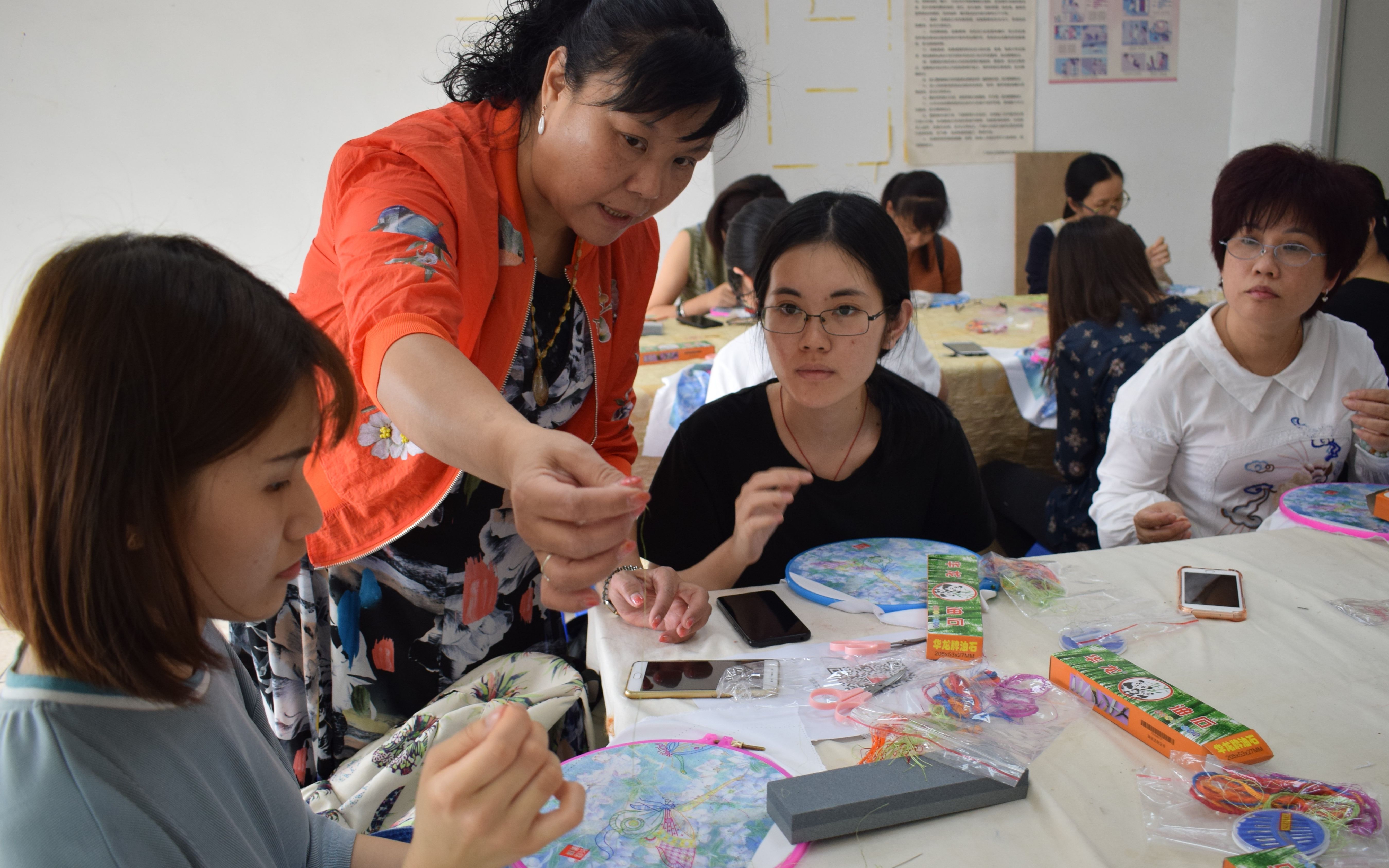 [图]【四时半夏】广州“非遗学堂”——广绣兴趣班