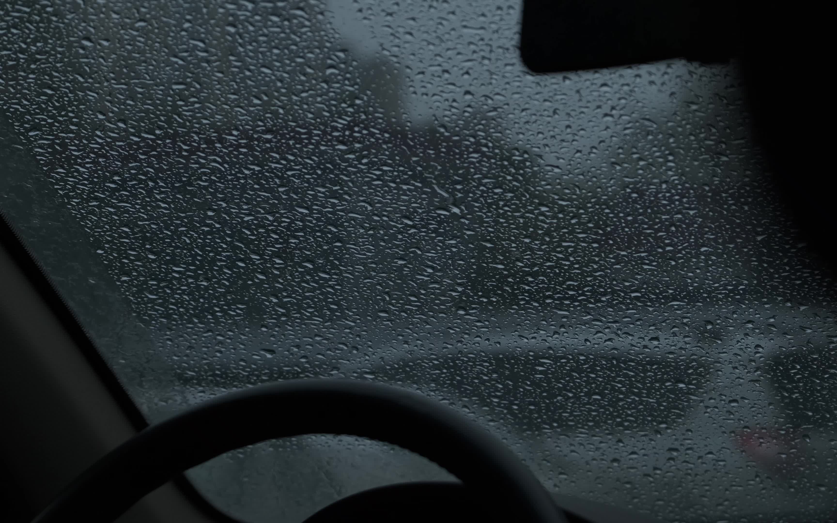 车里拍下雨的图片图片