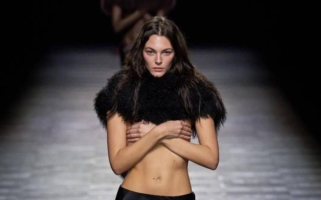 【热烈危险的性别流动感】Ann Demeulemeester 2023 秋冬时装秀场