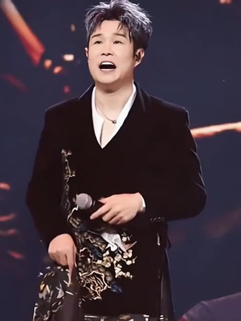 小沈阳演唱会全程全开麦"飙高音",你可以说他飘,但不能说他菜