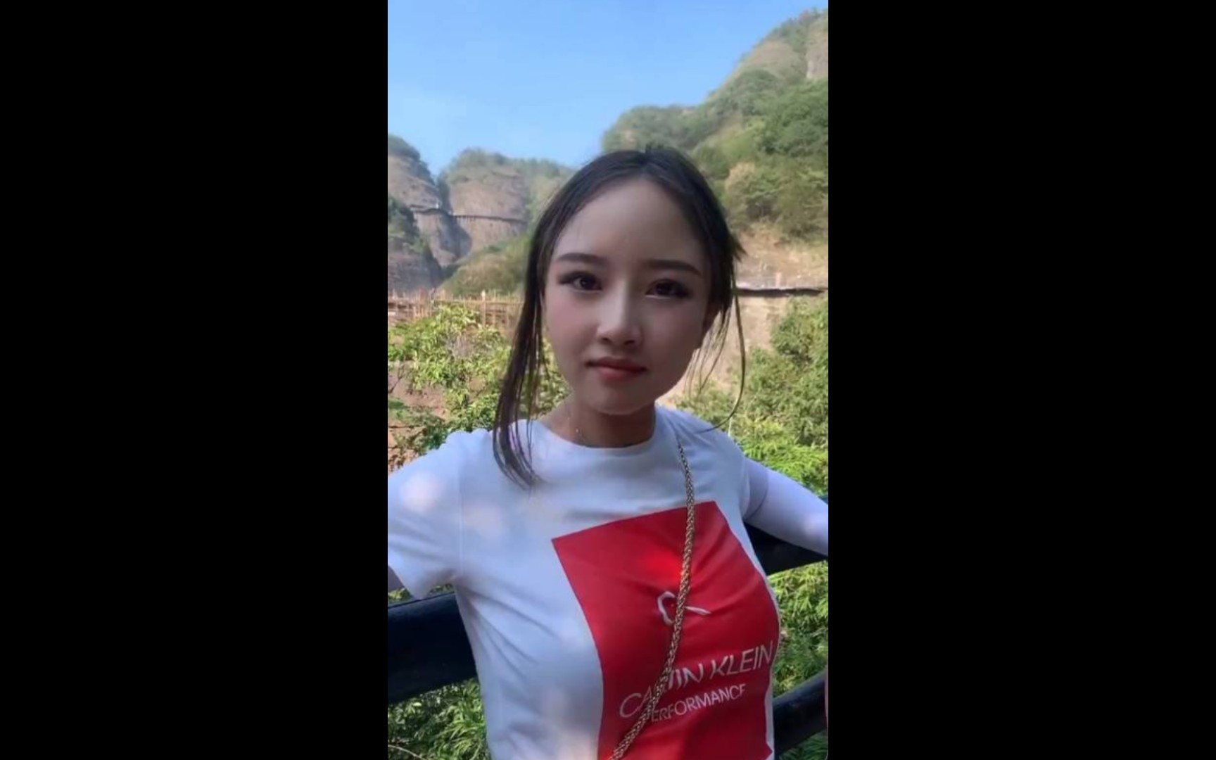 一夜走红颜久冰的风采