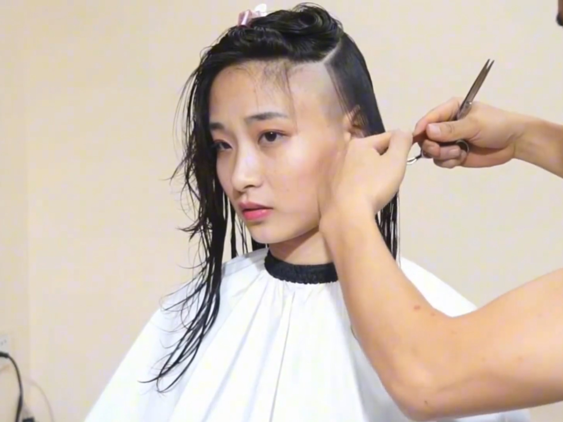 美女剪波波头,充电观看更多美女剃光头视频-潮流大咖-潮流大咖-哔哩哔哩视频