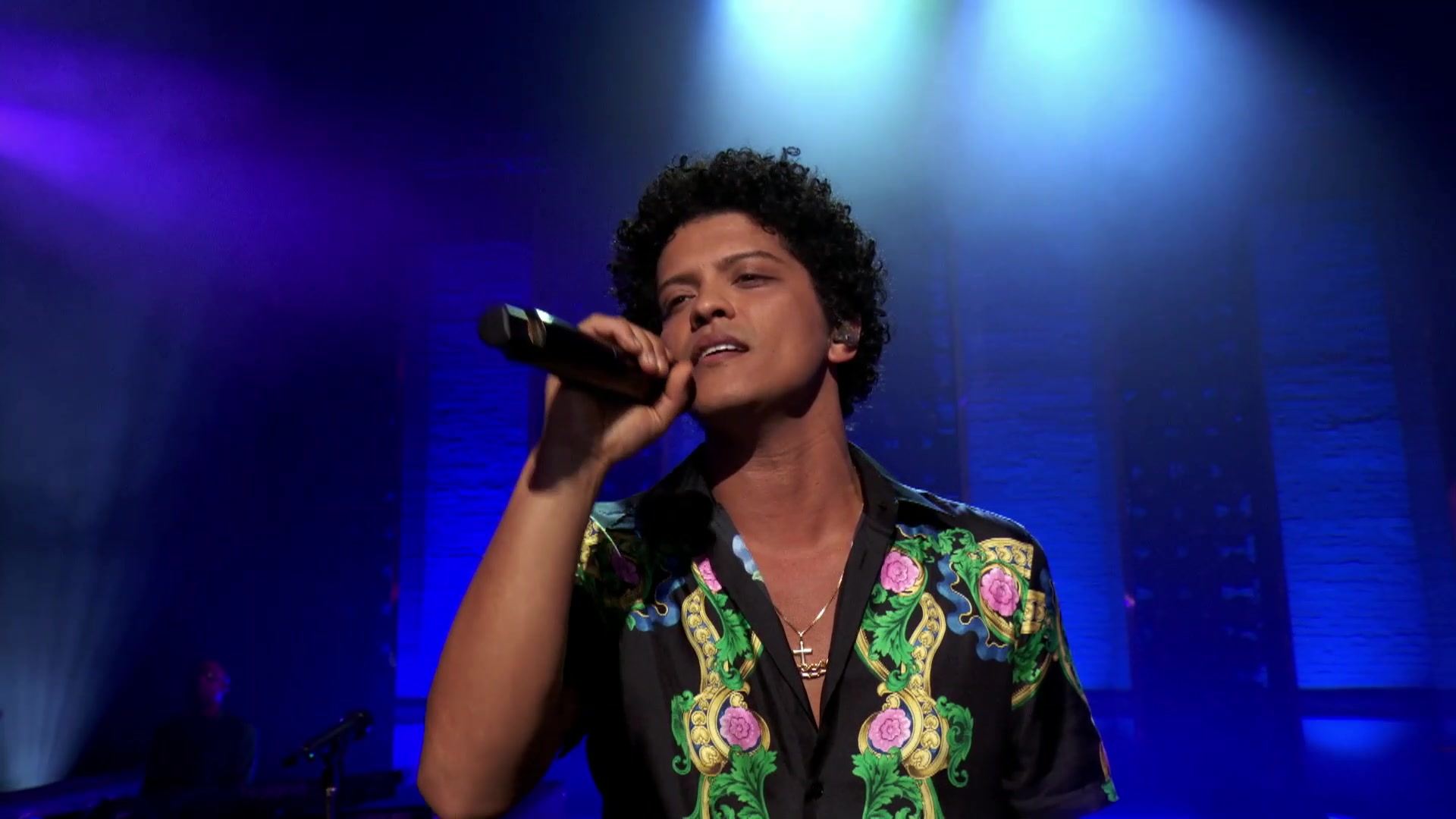 versace on the floor——bruno.mars(live.at.the.apollo.