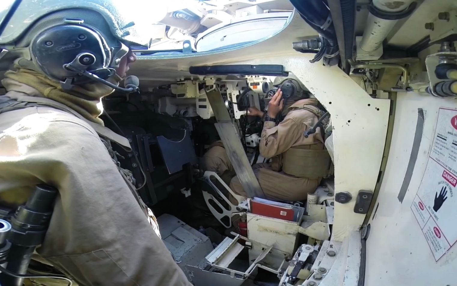 美军主战坦克炮塔尾端的主弹舱可储存34发炮弹