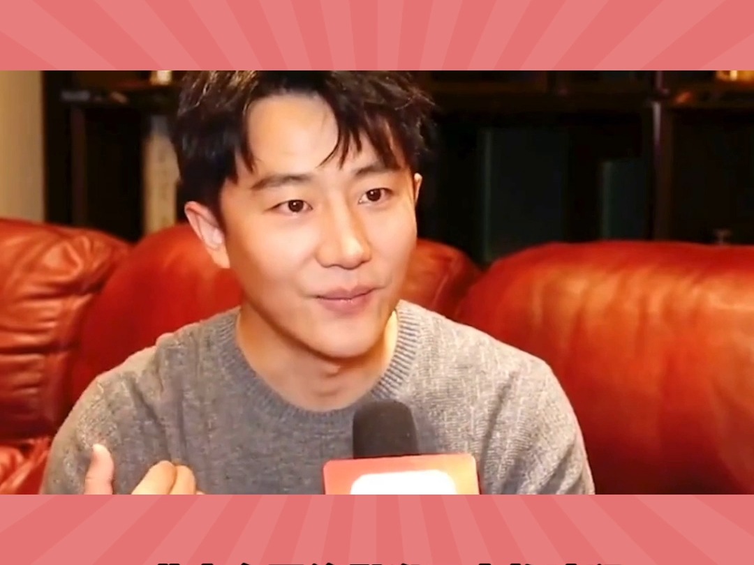 黄轩官宣恋爱,公开女友亲密照