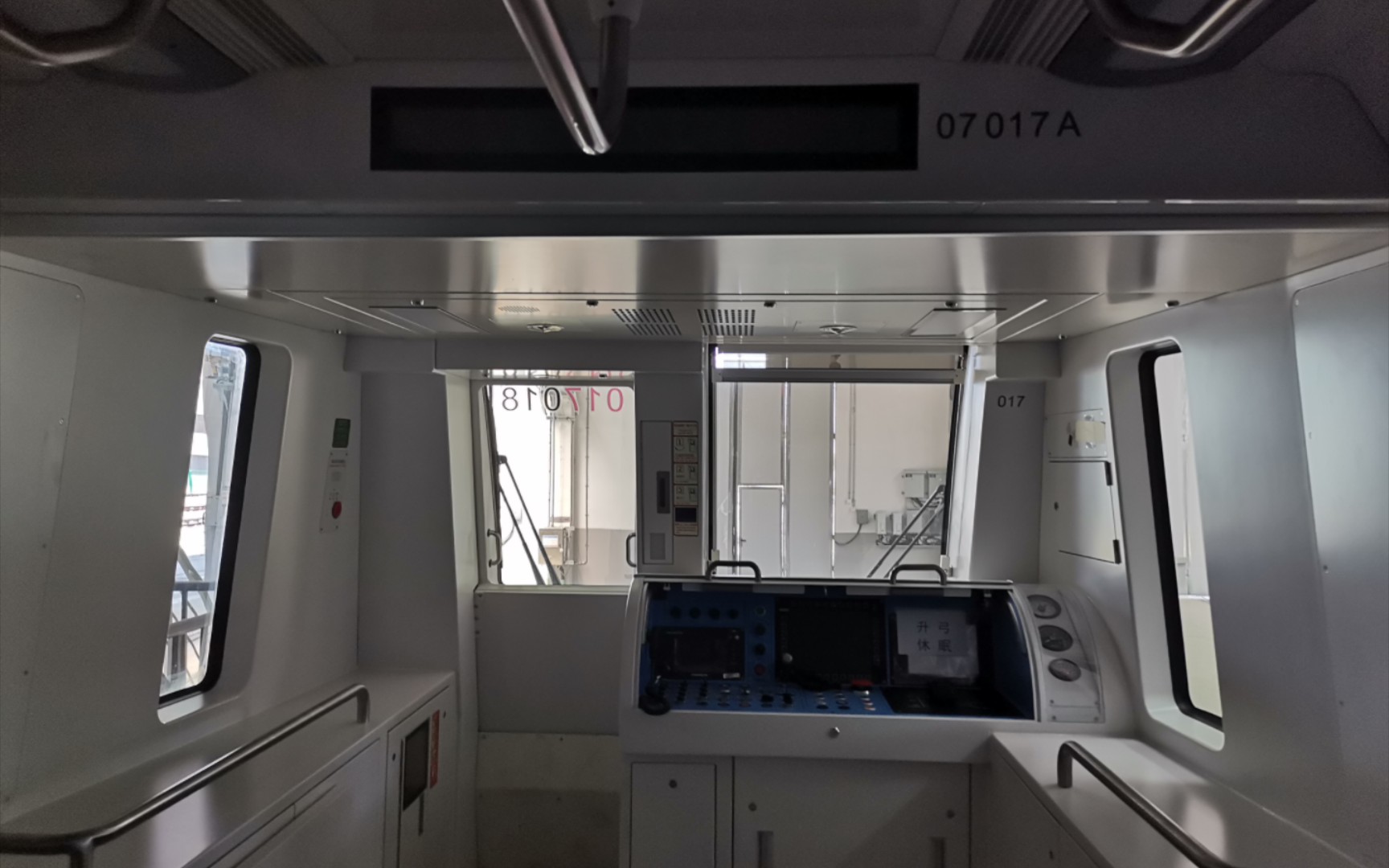 南京地铁7号线五塘广场方向进站与五塘广场欢迎广播s6号线东郊小镇回