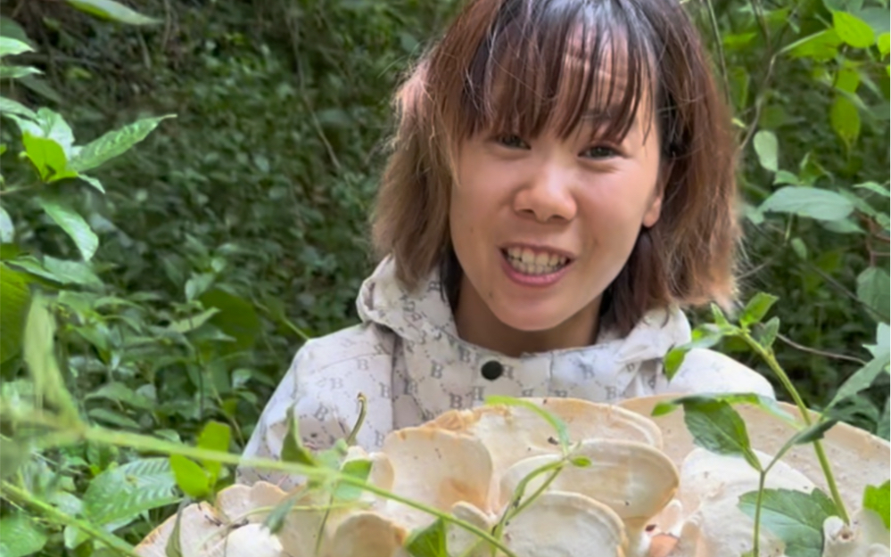 雨林求生,因为食物的匮乏,只能带上朱紫嫣前往雨林的更深处探索#雨林