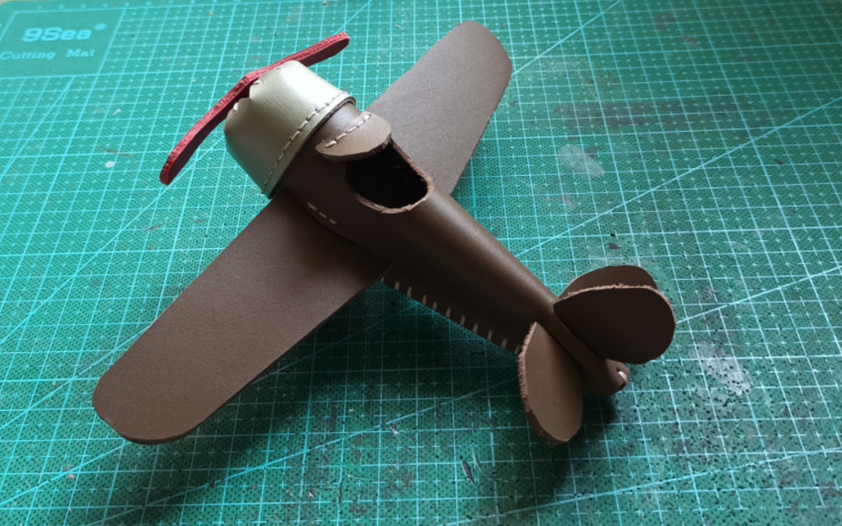 手工皮具,头层牛皮(植鞣)桌面摆件小飞机制作教程.