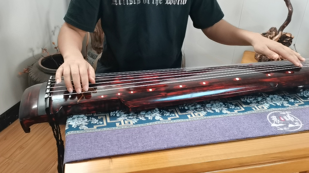 好听的玉玲珑古琴好多张,先给琴友展示一张