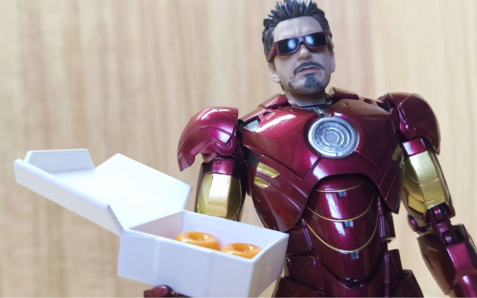 一度被炒到1400块的钢铁侠mk4 shf内含真人头雕和甜甜圈 到底是否值得