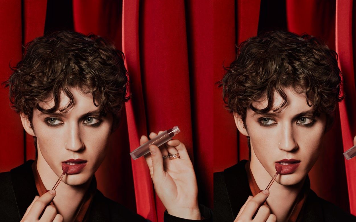 troye sivan再次与完美日记合作,演绎「红丝绒」高定版唇釉