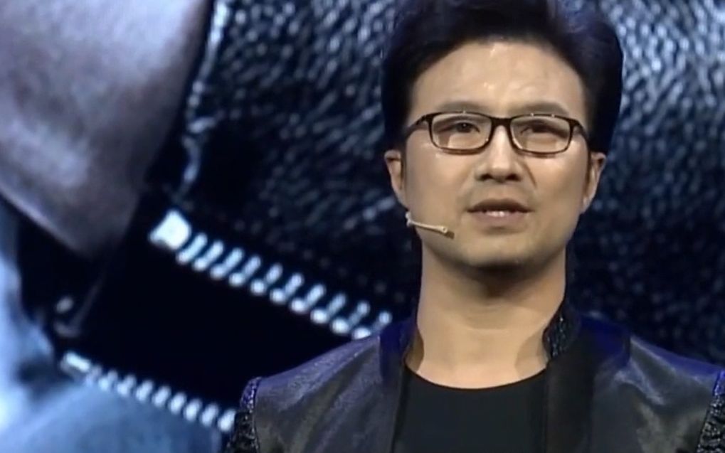 葛荟婕怒斥汪峰是渣男,嗜赌成性还爱找长腿美女.