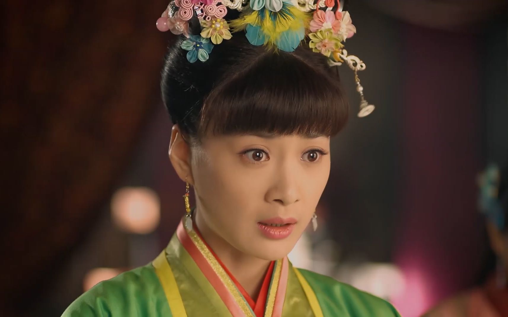 芈茵告状说芈月逃跑,威后大怒,竟要把芈月用铁链锁起来