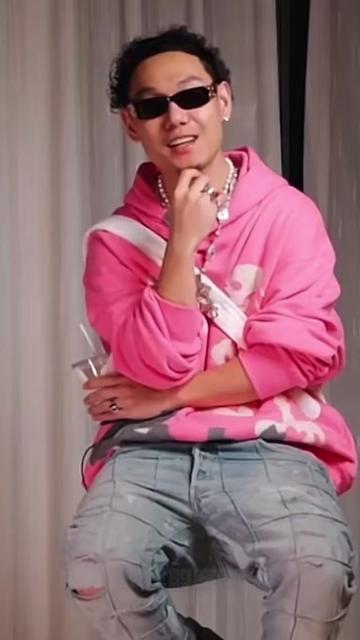 "《人为财死 鸟为食亡》这首歌你听了多少遍?"@macovaseas