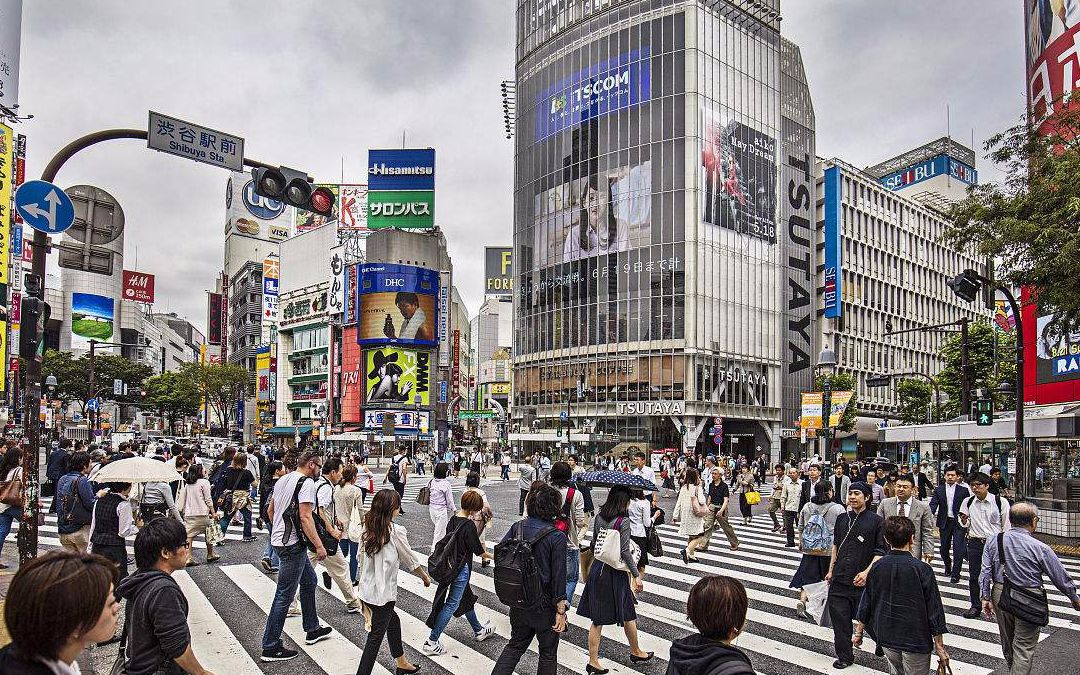 在展现颜值实力的东京涉谷街头漫步是一种压力