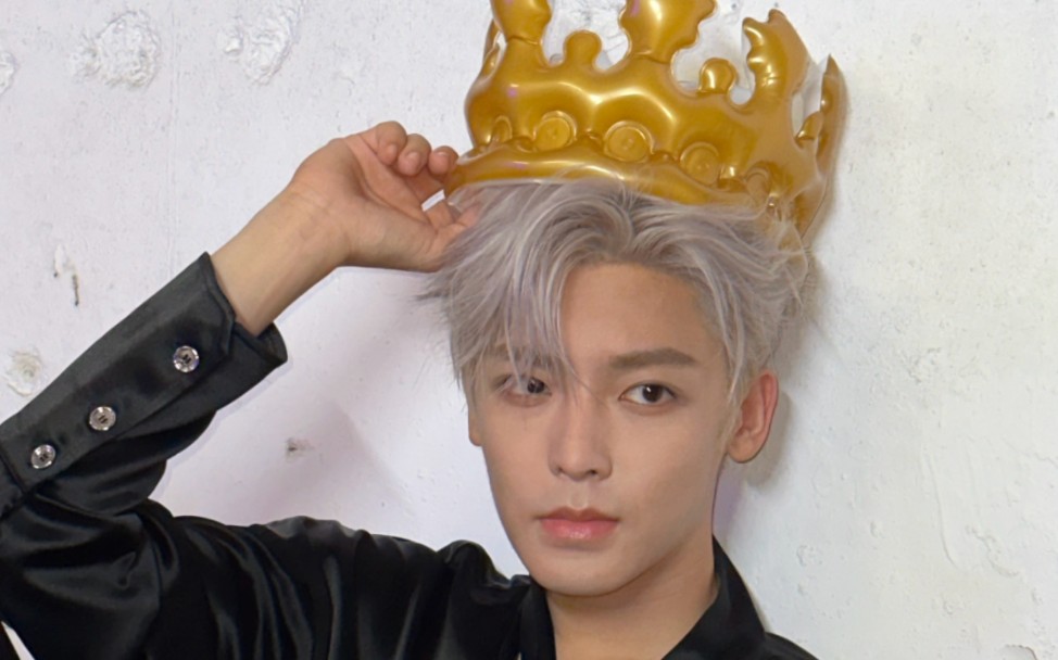 【侯明昊】0804生日直播cut:吹蜡烛许愿吃蛋糕部分(已经录了就传上来